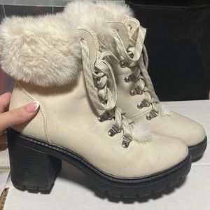 Esprit heeled snow booties